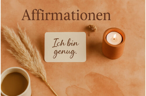 Boho Stillleben mit Affirmationskarte „Ich bin genug“, Kerze und Pampasgras auf terracottafarbenem Hintergrund